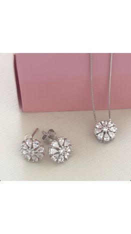 Gargantilha Flor cravejada Navete Prata 925