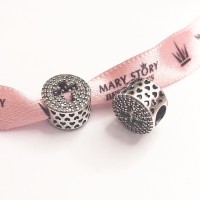 Berloque Cruz em Prata 925 zirconias brancas Berloque Cruz em Prata 925 zirconias brancas