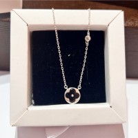 Gargantilha Trevo Onix Prata 925 com zircona Gargantilha Trevo Onix Prata 925 com zircona