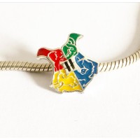 BE-131 Berloque Escudo Harry Potter Prata 925 e Esmalte BE-131 Berloque Escudo Harry Potter Prata 925 e Esmalte