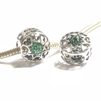 BE-75 Berloque Ciranda dos Corações e Flor Verde Zirconias (und) BE-75 Berloque Ciranda dos Corações e Flor Verde Zirconias (und)