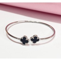 Bracelet V. C. Trevo Onix Prata 925 Bracelet V. C. Trevo Onix Prata 925