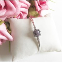 BT-02 Bracelet Rígido Prata 925 Fecho Cravejado Ziconias Vermelhas BT-02 Bracelet Rígido Prata 925 Fecho Cravejado Ziconias Vermelhas