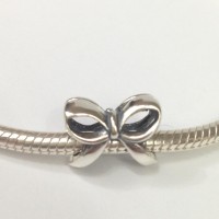 BE-18 Berloque / Separado Laço em Prata