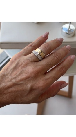 Anel Solitário cravejado 3 linhas de zirconias, 4 garras , pedra em formato diamante em Prata 925