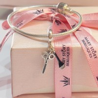 Berloque Tesoura & Pincel Cabelereira Prata 925 Berloque Tesoura & Pincel Cabelereira Prata 925